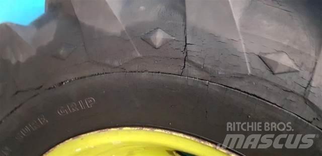  26 16.9/14-26 Tires, wheels and rims