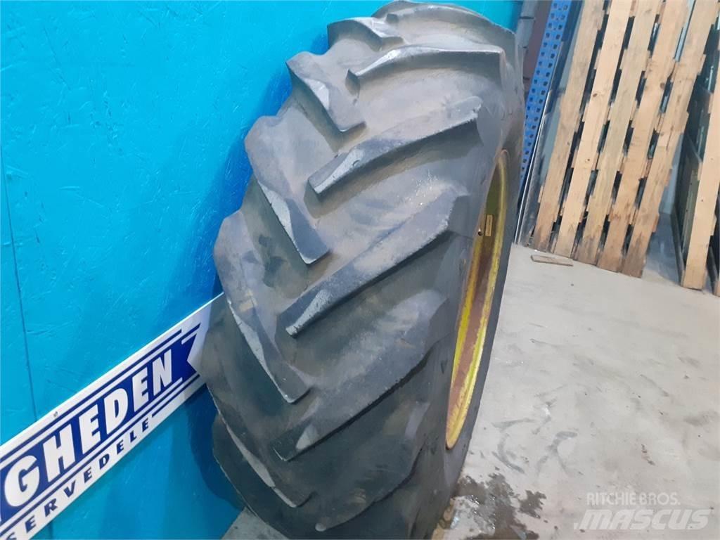  26 16.9/14-26 Tires, wheels and rims