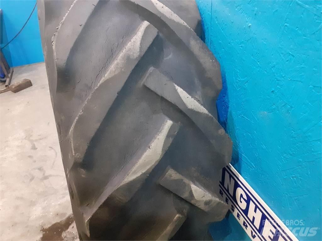  26 16.9/14-26 Tires, wheels and rims