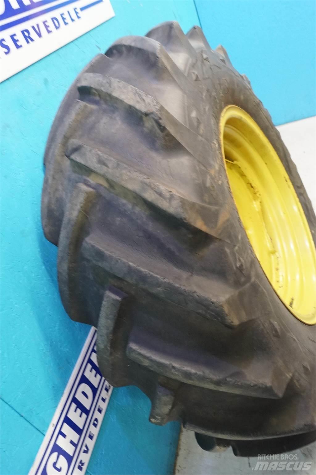  26 16.9/14-26 Tires, wheels and rims