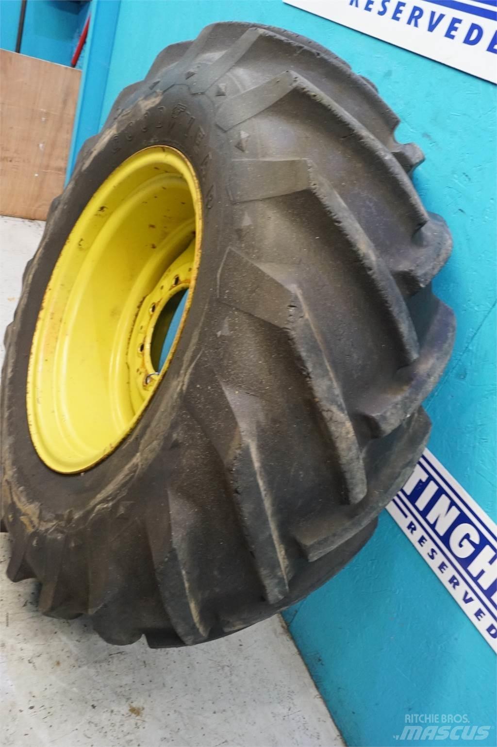 26 16.9/14-26 Tires, wheels and rims