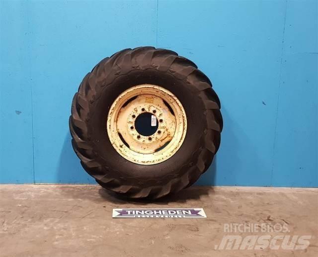  26 18.4/15-26 Tires, wheels and rims