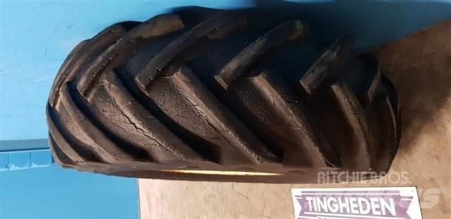  26 18.4/15-26 Tires, wheels and rims