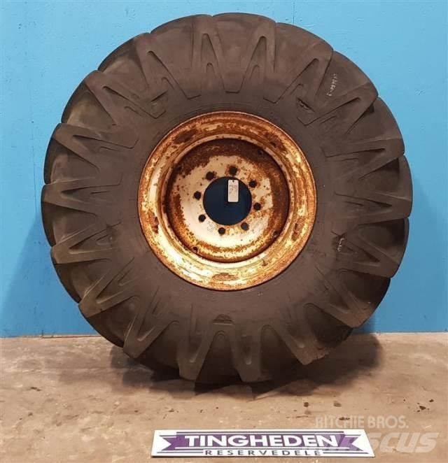  26 23.1-26 Tires, wheels and rims