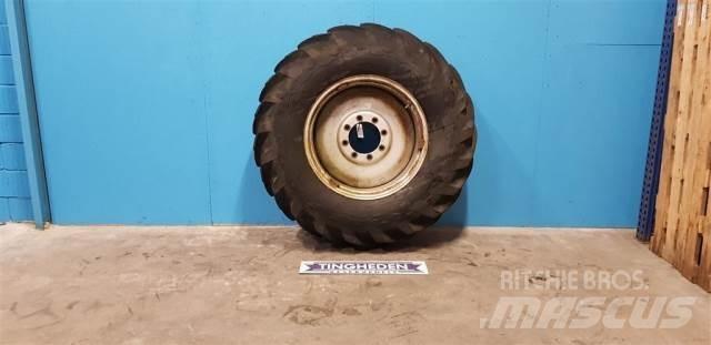  30 18.4-30 Tires, wheels and rims
