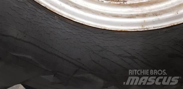  30 18.4-30 Tires, wheels and rims