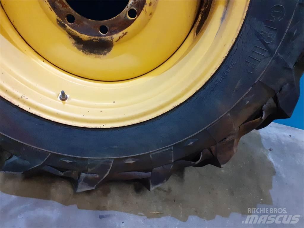  30 18.4-30 Tires, wheels and rims
