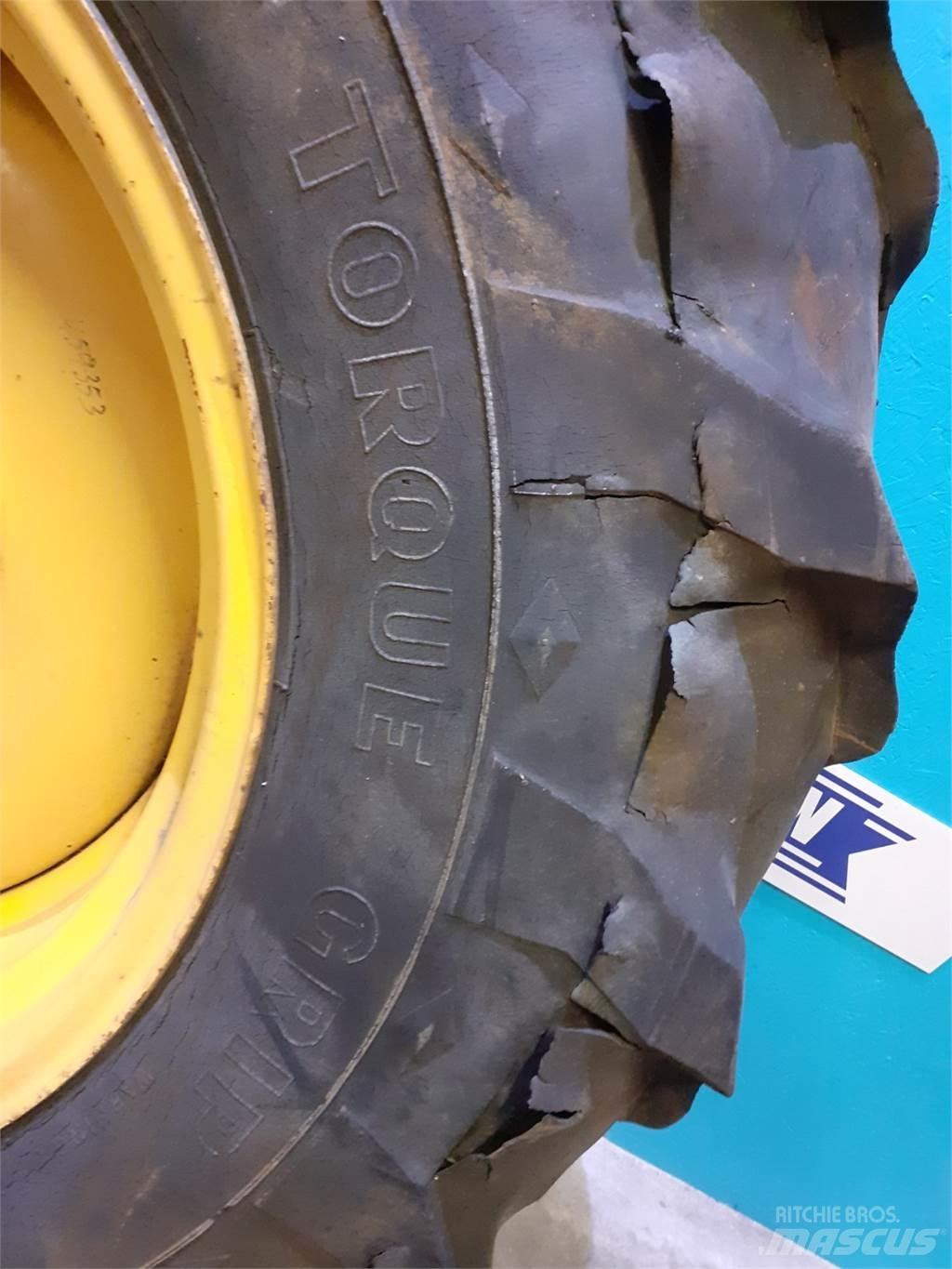  30 18.4-30 Tires, wheels and rims