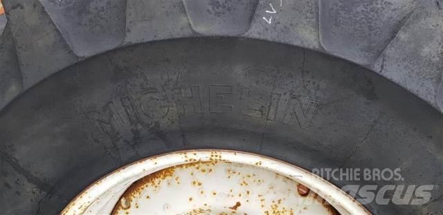  30 23.1R30 Tires, wheels and rims