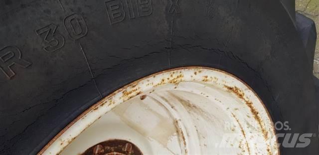  30 23.1R30 Tires, wheels and rims