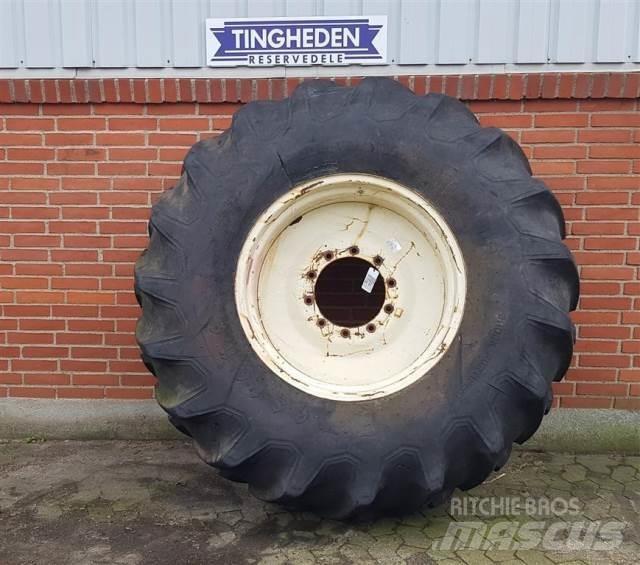  32 24.5-32 Tires, wheels and rims