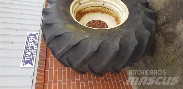  32 24.5-32 Tires, wheels and rims