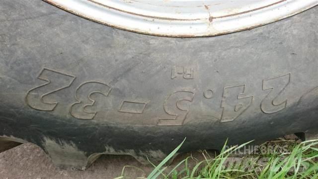  32 24.5-32 Tires, wheels and rims