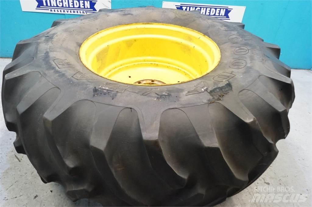  32 24.5-32 Tires, wheels and rims