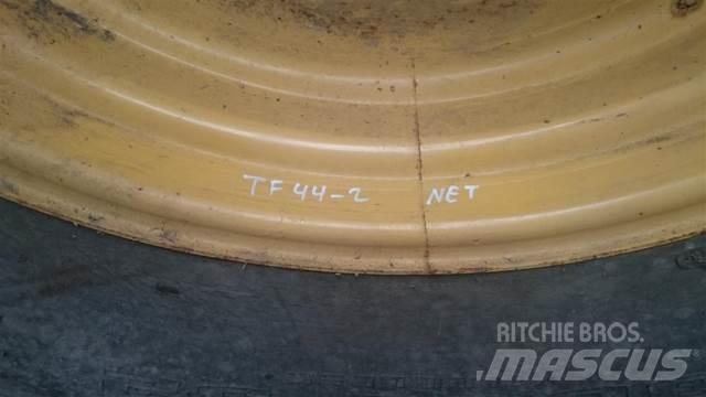  32 30,5L-32 Tires, wheels and rims
