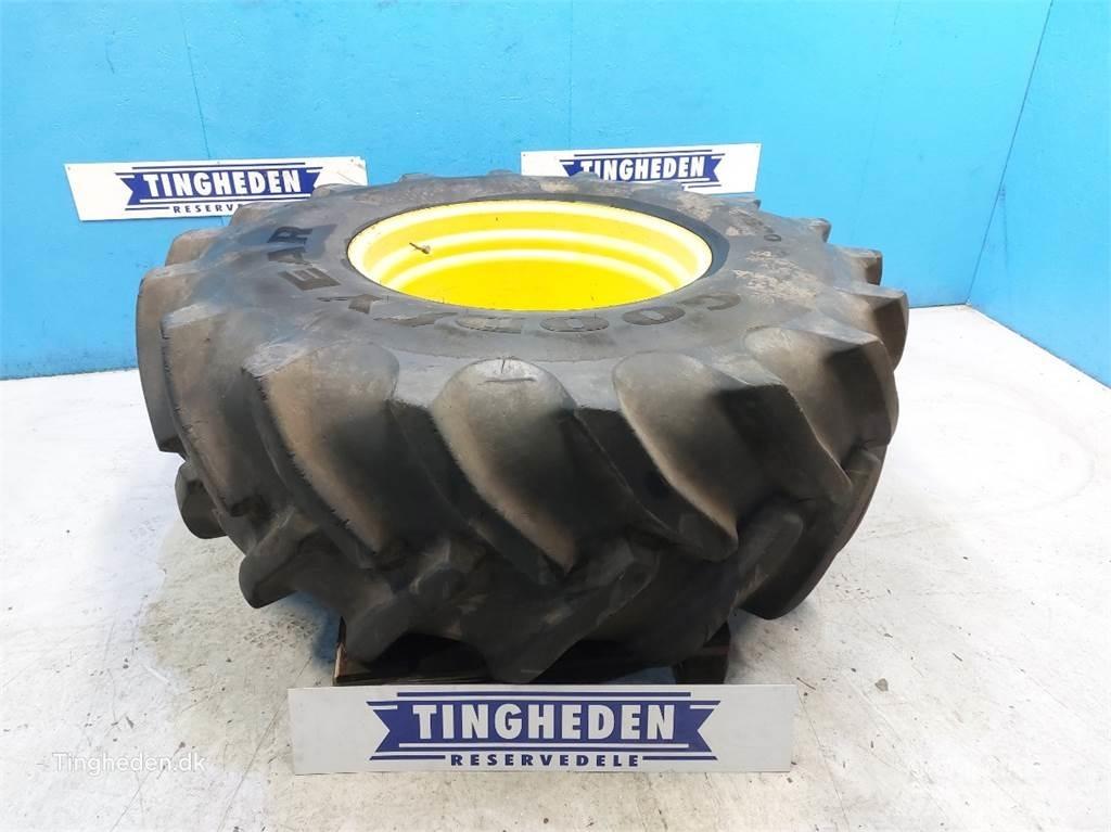  32 650/75 R32 Tires, wheels and rims