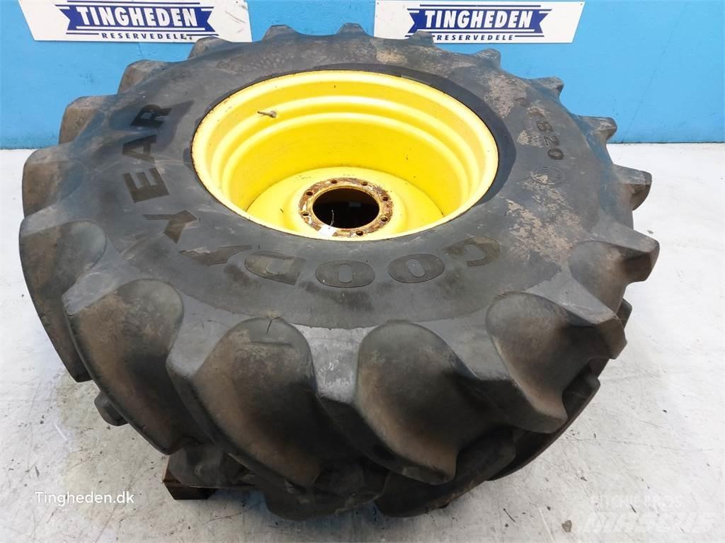  32 650/75 R32 Tires, wheels and rims