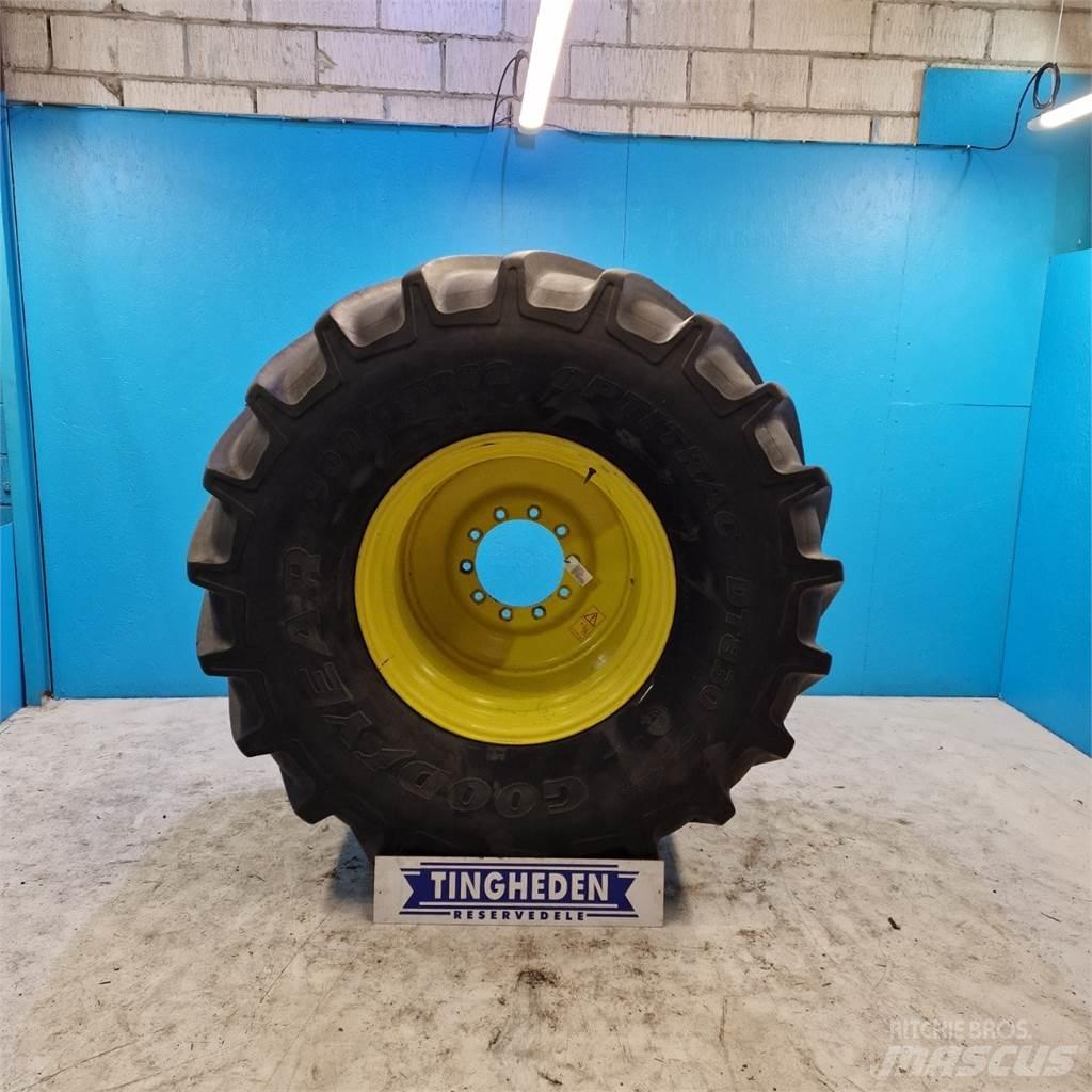  32 900/55 R32 Tires, wheels and rims