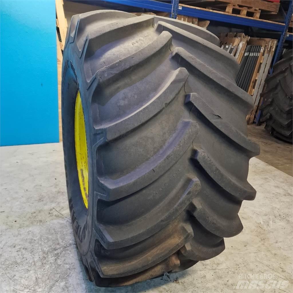  32 900/55 R32 Tires, wheels and rims