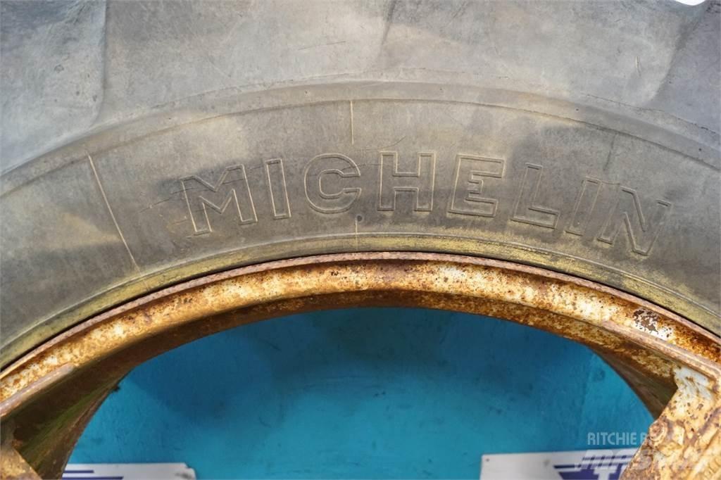  38 16.9-38 Tires, wheels and rims