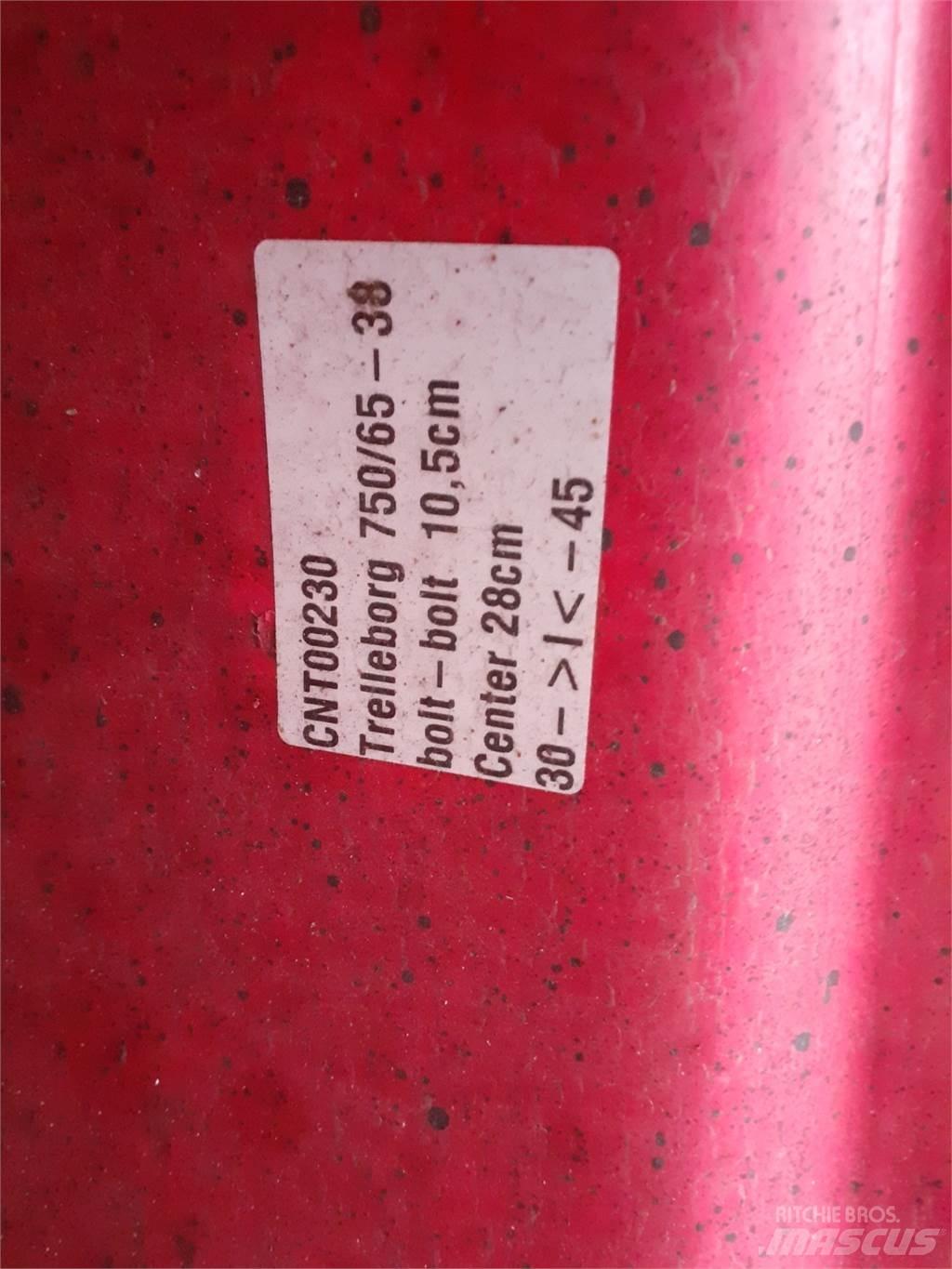  38 750/65R38 Tires, wheels and rims