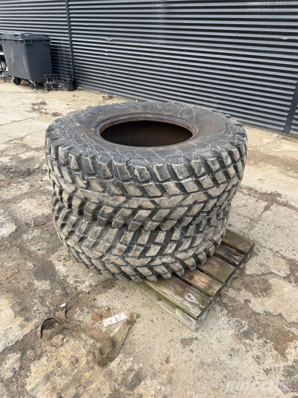  440/80-24 Tires, wheels and rims
