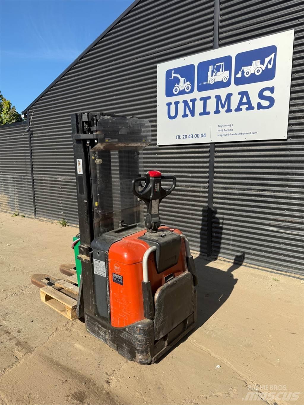 BT SPE160 Manual Pallet Stacker