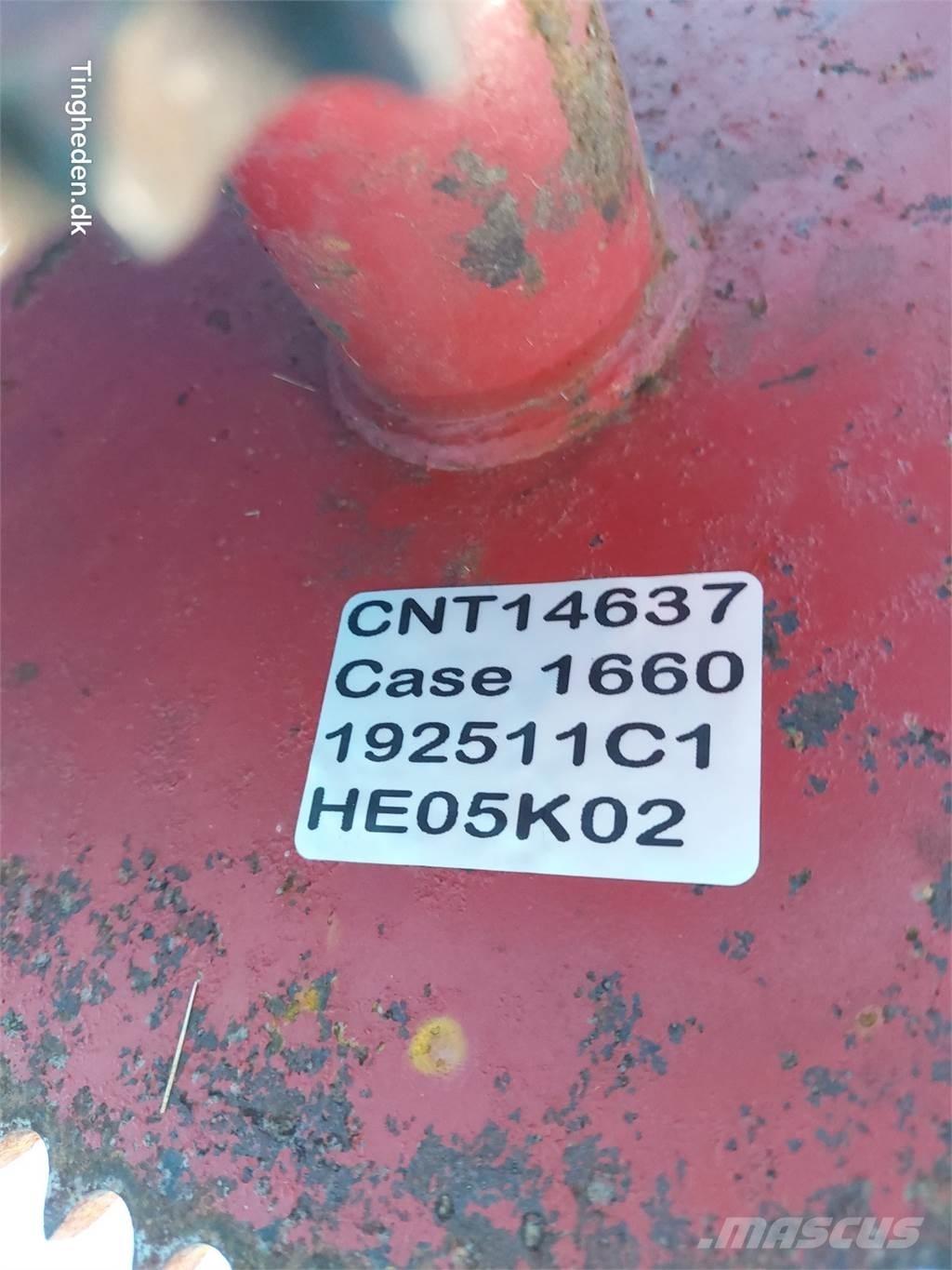 CASE 1660 Combine Attachments