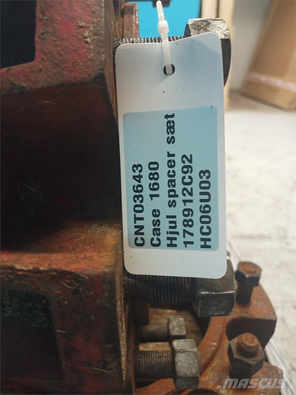 CASE 1680 Combine Attachments