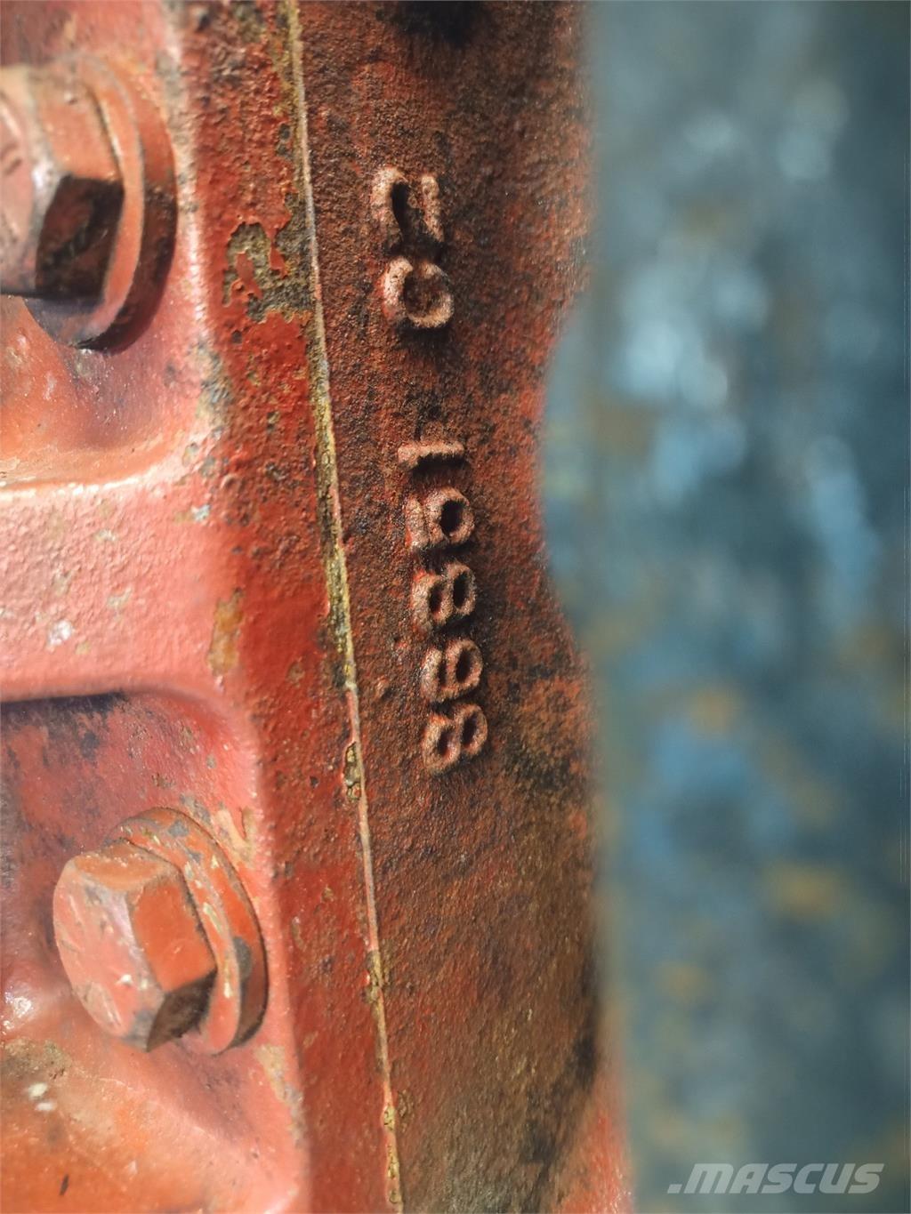 CASE 1680 Combine Attachments