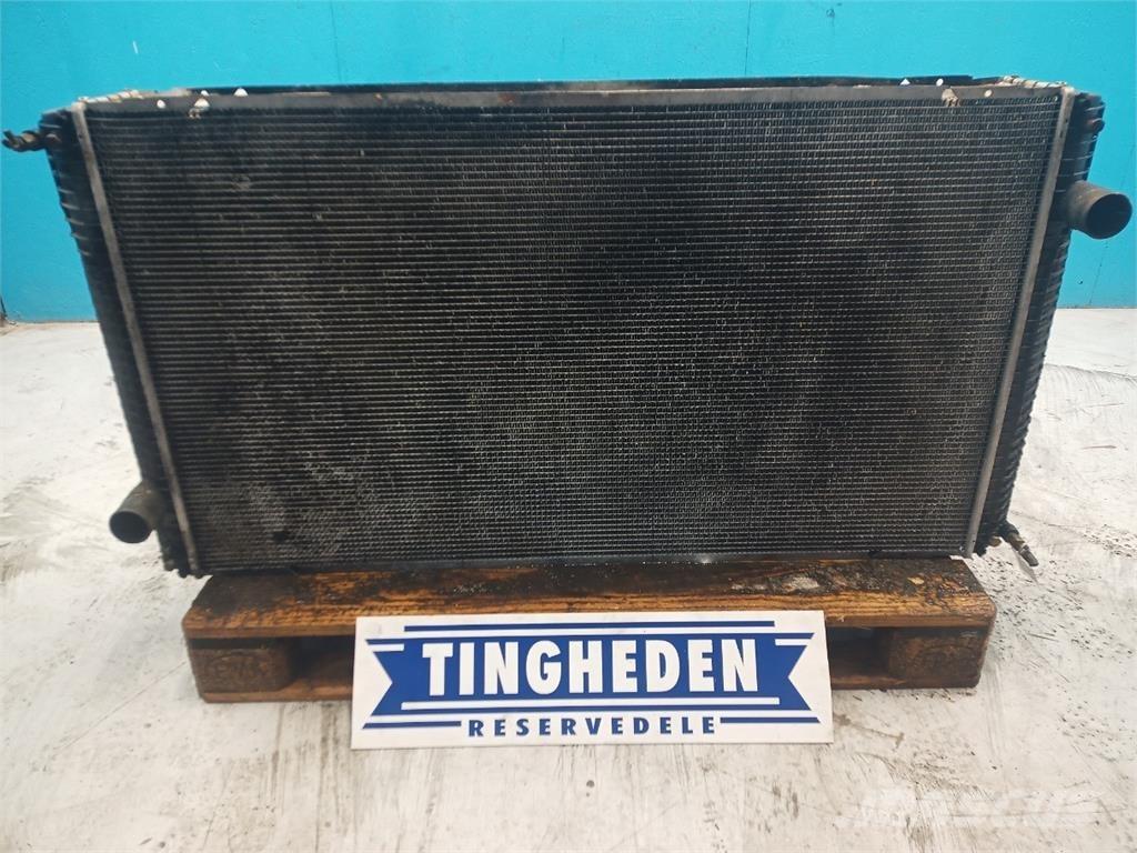 CASE 8010 Radiators