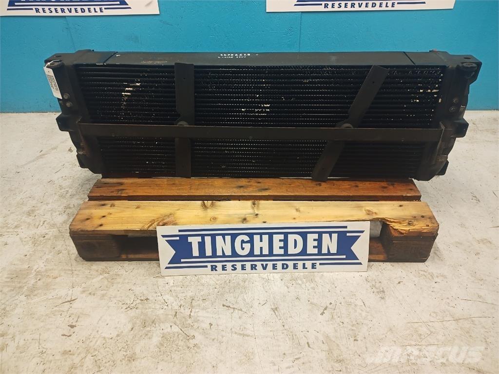CASE 8010 Radiators