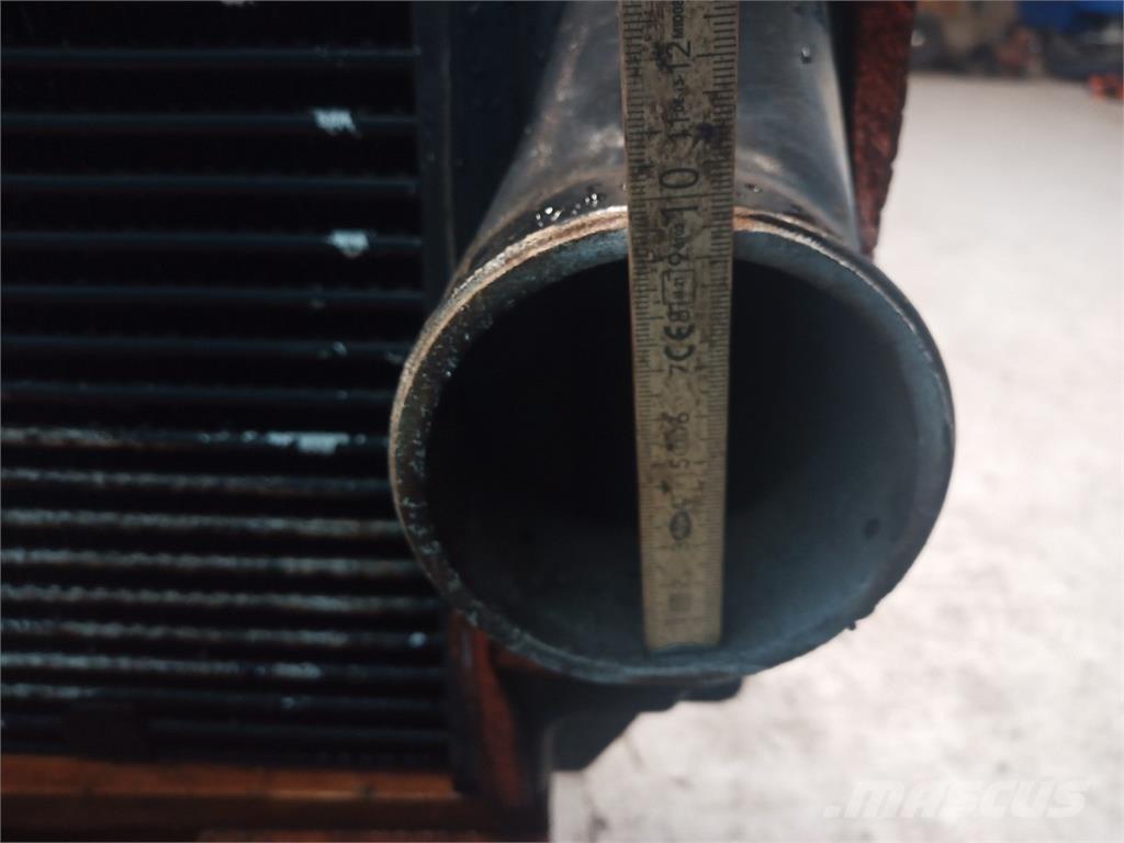 CASE 8010 Radiators