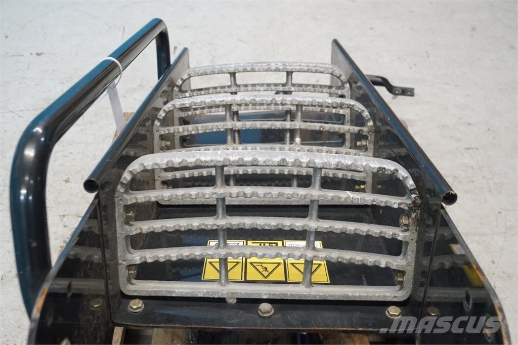 CASE 8010 Farm Equipment - Others