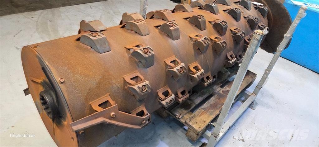CASE 8010 Combine Attachments