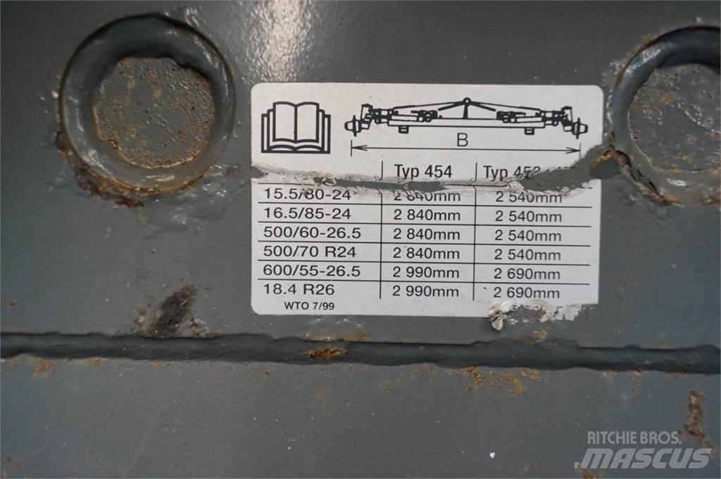 CLAAS Lexion 405 Combine Attachments