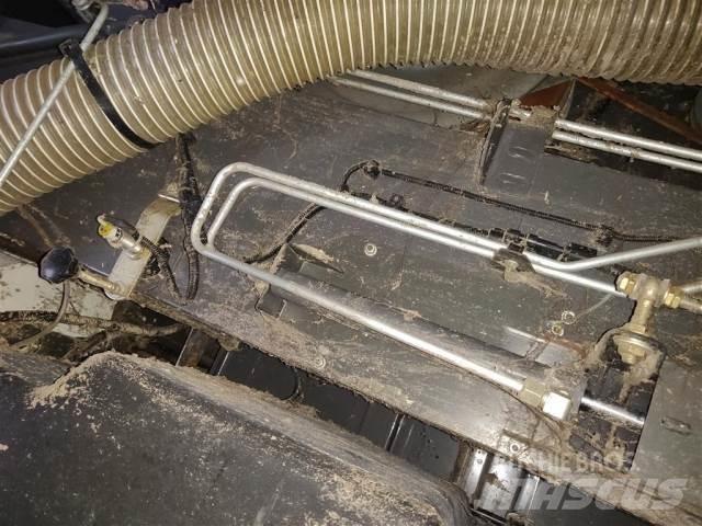 CLAAS Lexion 600 Combine Attachments
