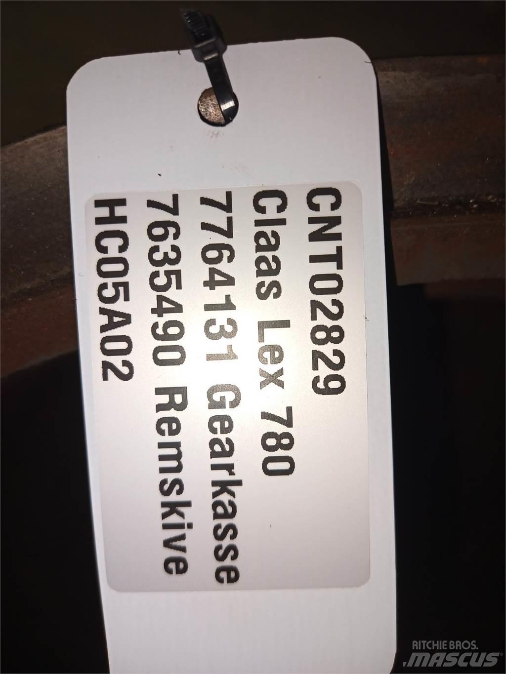CLAAS Lexion 780 Combine Attachments
