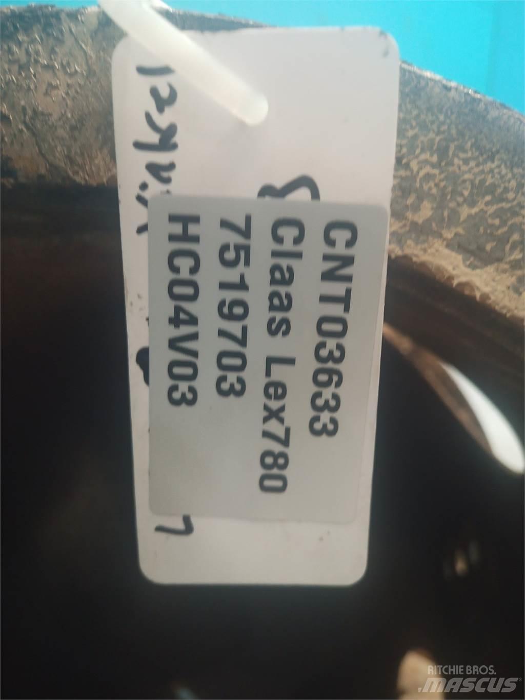 CLAAS Lexion 780 Combine Attachments