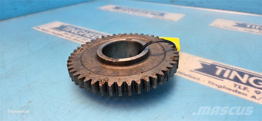 Deutz M2680 Transmission