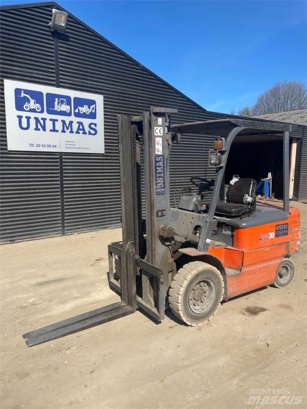 Heli CD30 Electric Forklifts