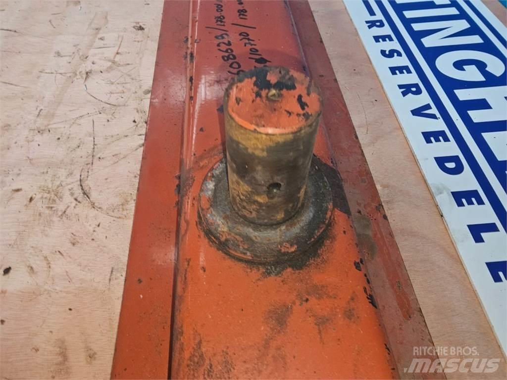 Hesston 4700 Farm Equipment - Others