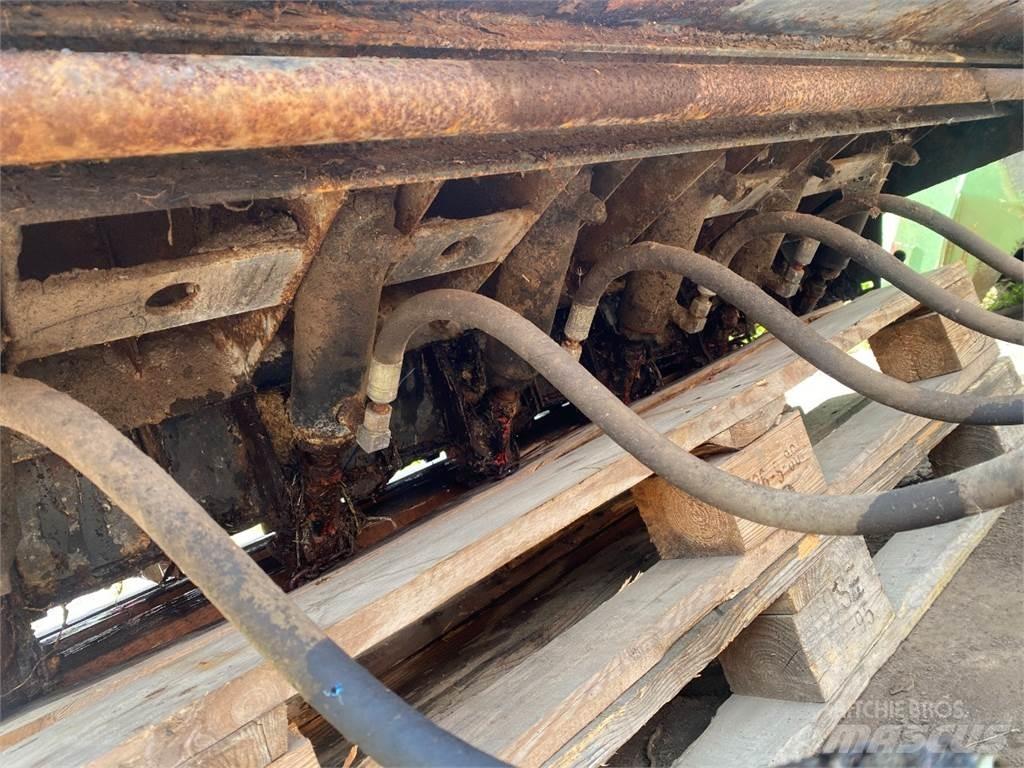 Hesston 4860 Combine Attachments