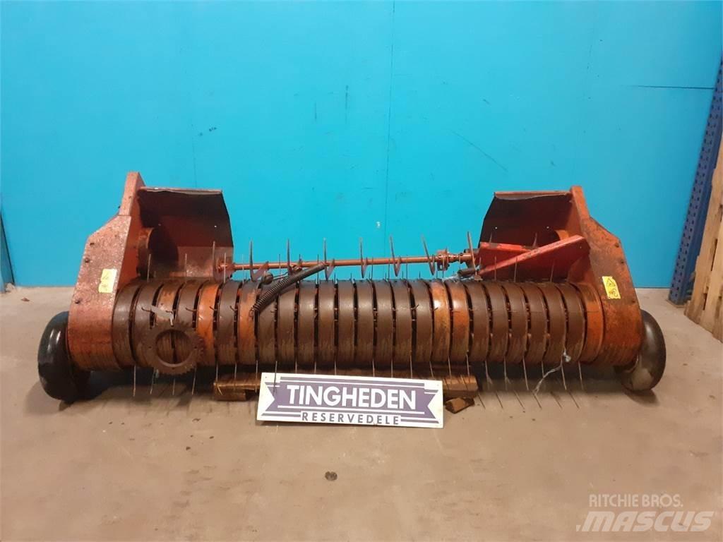 Hesston 4900 Farm Equipment - Others