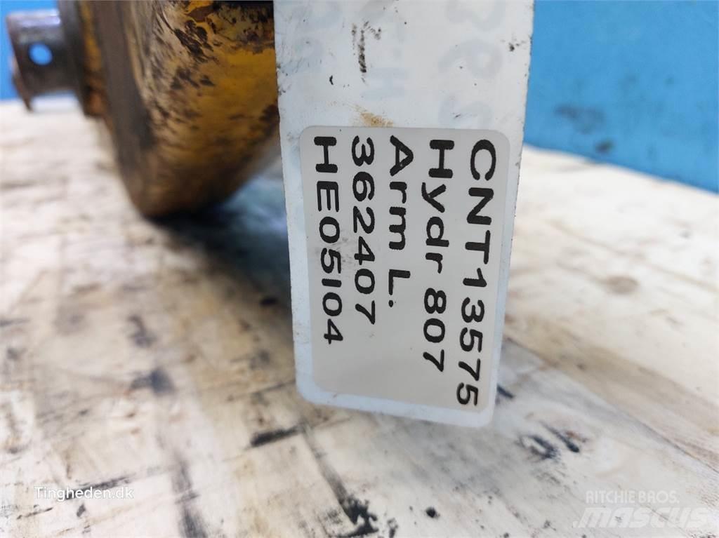 Hydrema 807 Booms and dippers
