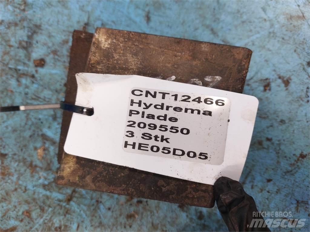 Hydrema 906 Booms and dippers