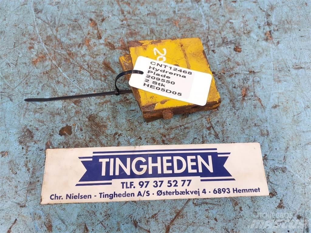 Hydrema 906 Booms and dippers