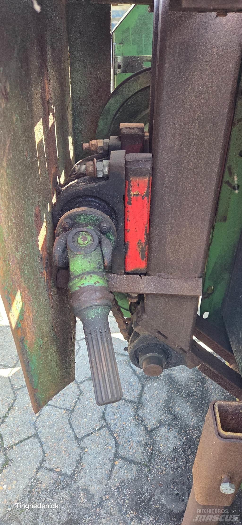 John Deere  Combine Attachments