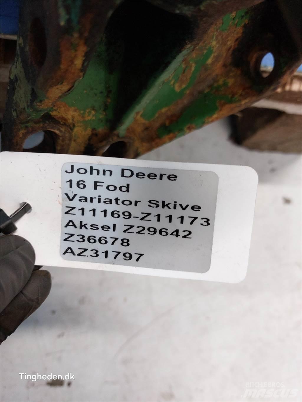 John Deere 1000 Combine Attachments