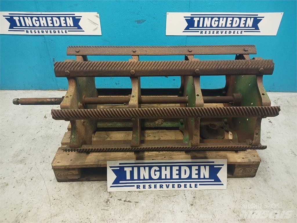 John Deere 1042 Combine Attachments